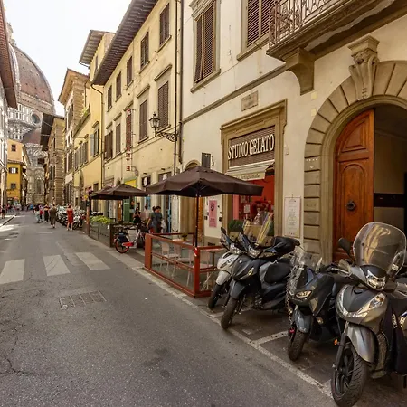 Nina's Dome 아파트